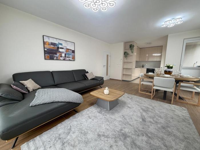 Rowing Canal Retreat, luxury 2BR apt, free parking