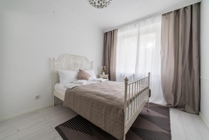 Bukowa Stylish Apartment by BookingHost