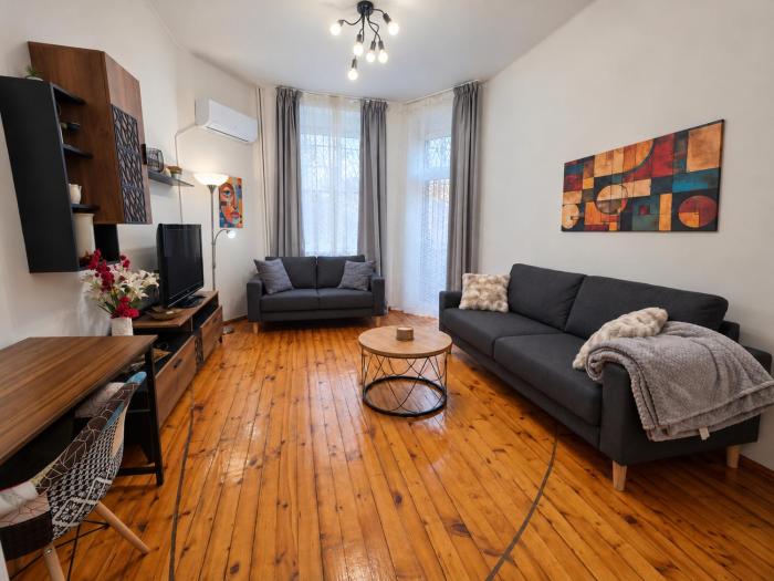 Charming 2BR City Living NDK