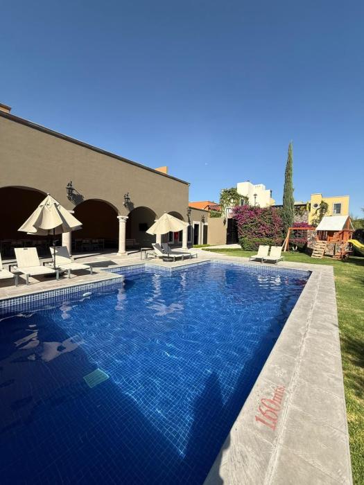 casa con alberca en privada SM