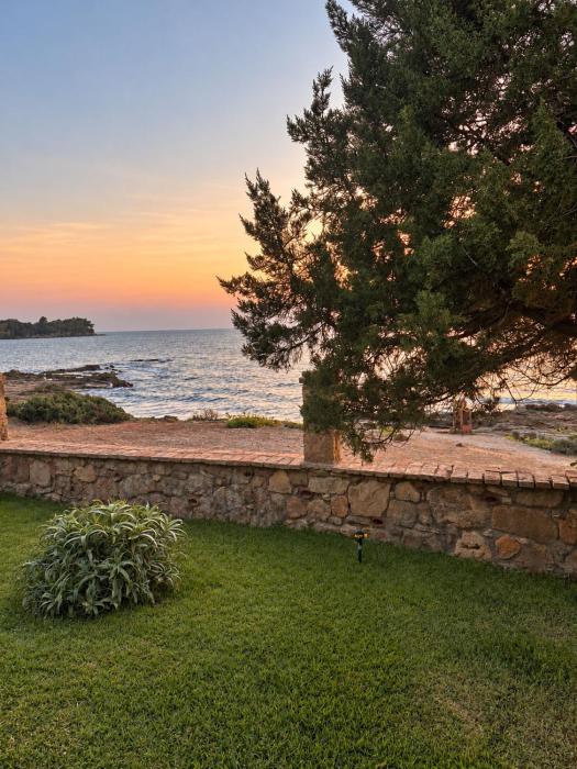 Genari Beach Apartments Sea and Garden view apartment