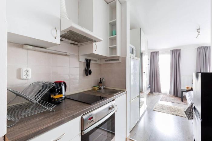 Budapest - Apt - Stay2 - Transport Links - Parking