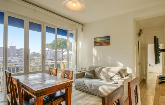 Modern apartment in Lido di Pomposa, 50 m² with balcony.