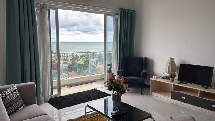 Beach front Apartment Blue Ocean Mount Lavinia