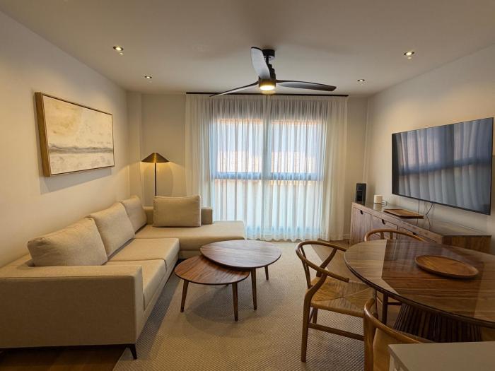 New Spacious 2BR Apartment - Las Canteras Beach - Side Sea View - 2 Bathrooms - AC - Parking