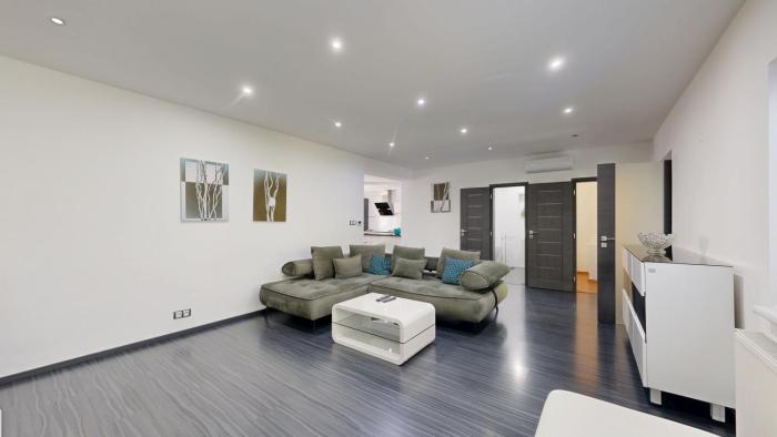 Lichard House-Garden-Terrace-Grill
