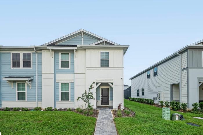 Beautifully 5-Bedroom Villa w Pool Near Disney