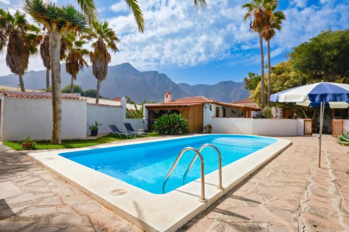 Modern Apartment in Buenavista del Norte with a Shared Pool