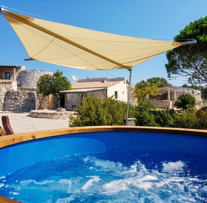 Charming Apartment with Jacuzzi and Sea View - Salve, 85 sqm
