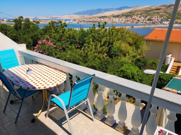 Charming Apartment in Pag with Sea View, 40 sqm