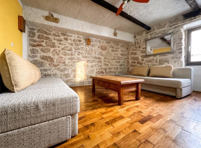 Comfortable Apartment in Betina, terrace, 55 m², air-conditioned