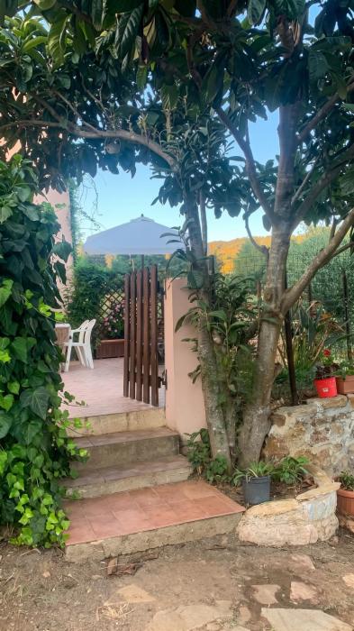 Cozy house with garden in Rio nellElba