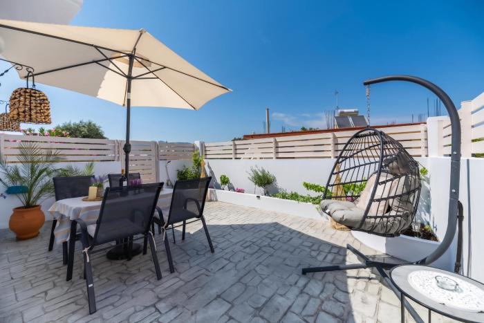 Bright Studio with Garden in Archangelos, 45 m², 2 pers.