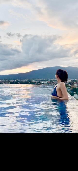 Astra Sky River, 150-meter infinity pool, 2-bedroom apartment with stunning views on the 15th floor