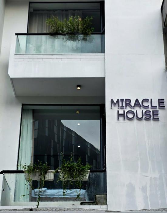 Miracle House - River Nearby