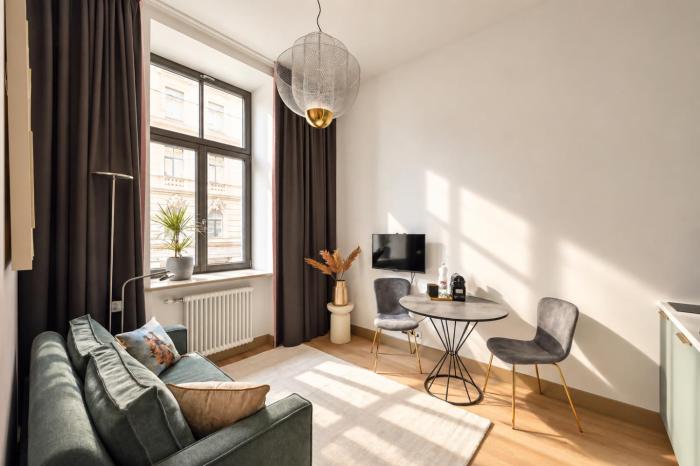 Premium 1BR Historic Building 5 min Old Town