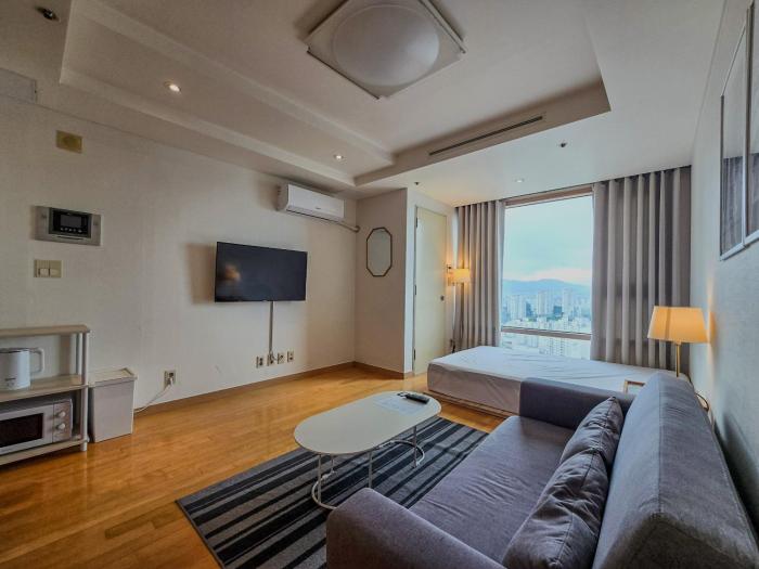 Central Seoul Hip Han River Yeouido Hondae 35