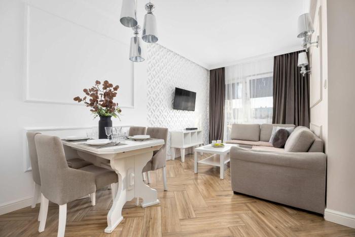 Spacious Apartment in Kielce with Workspace by Noclegi Renters