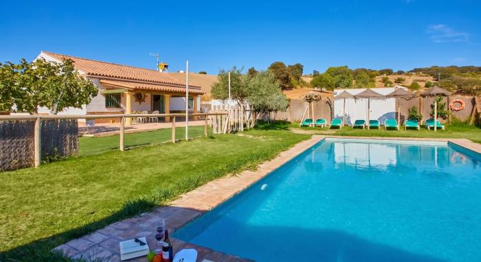 Luxurious Villa in Prado del Rey with Pool