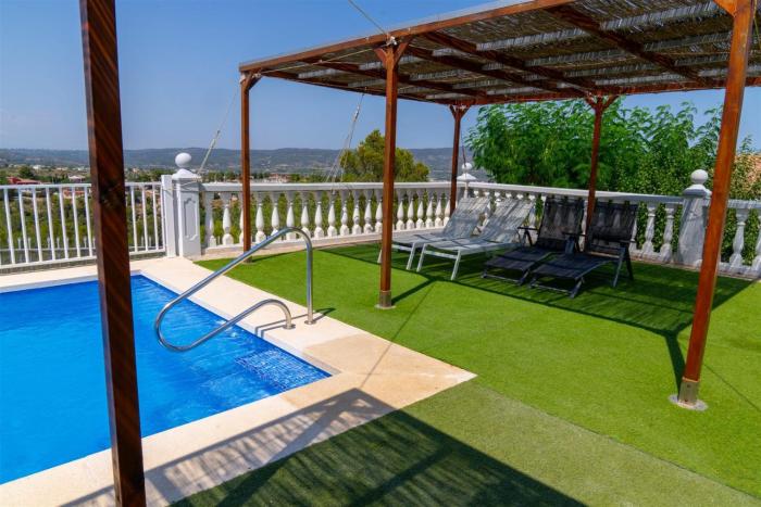 Exclusive Villa in Catadau: Pool & Private Gardens