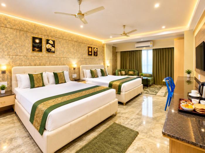 Premium Hotel Mahamaya M Shree Homestay - Near Shree Mahakal Temple and Railway Station - Fully Air Conditioned Room - wifi and off site Parking