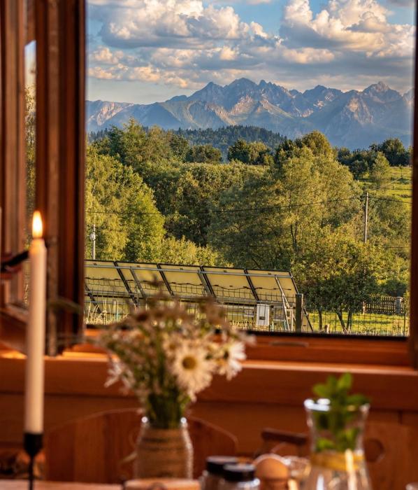 Pocztówka z Mizernej, blisko Jeziora Czorsztyńskiego, blisko natury, z widokiem na Tatry
