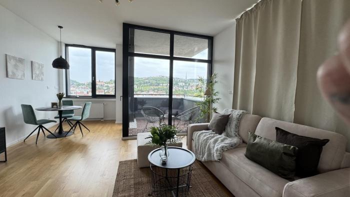 Balcony with views Modern apartment free parking