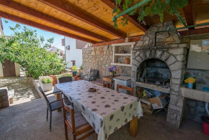 Apartments with parking space Losinj, Losinj - 28022