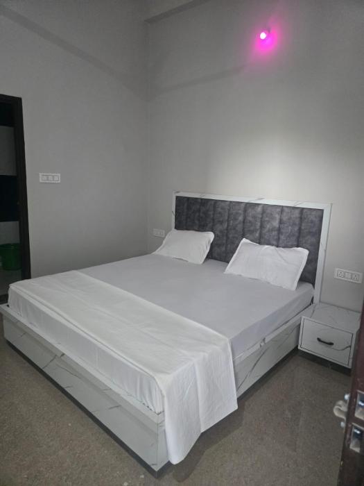 DUBEY JI GUEST HOUSE And RESTAURANT BARSANA
