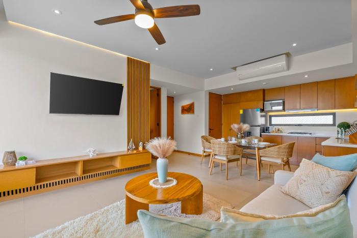Oceanfront 1BR condo with pool, gym, AC, and balcony