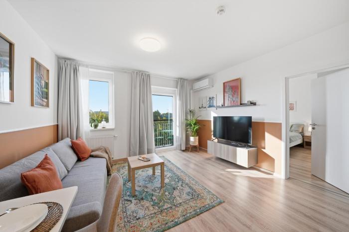 Modern Ružinov Apartment - Free Parking, D1 Access