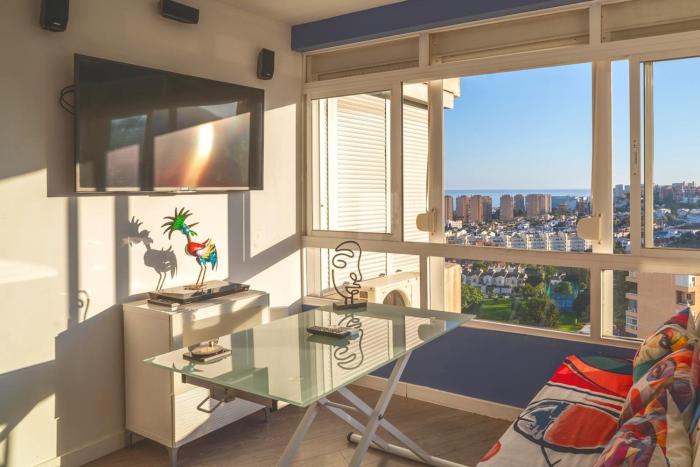 Paradise in Torremolinos Malaga, Recep 24 h, Swimming Pool, near to the beach, city center and airport, train, bus, taxi