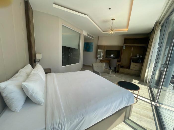 Solaria Grand Oceanfront Suites