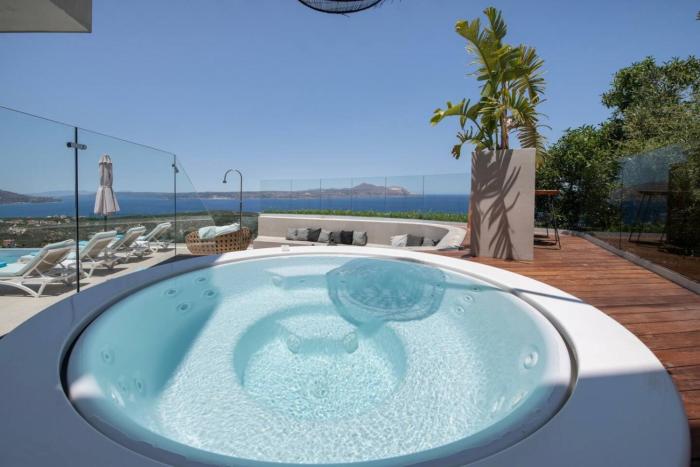 Sea View Villa w Heated Infinity Pool, Jacuzzi, Cinema