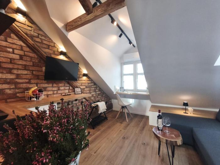 Cosy Attic Loft - Old Town Hideaway