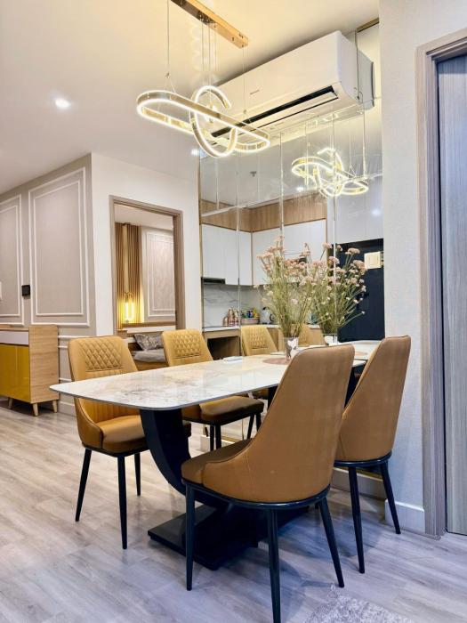 Luxury Apartment with Balcony