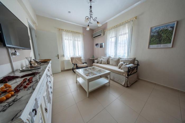 Ploutos apartment in the center of Litochoro!