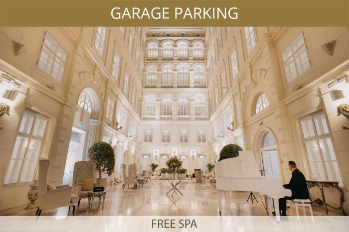Hotel Grand Palace - SMALL LUXURY HOTELS - operated by Czech Inn