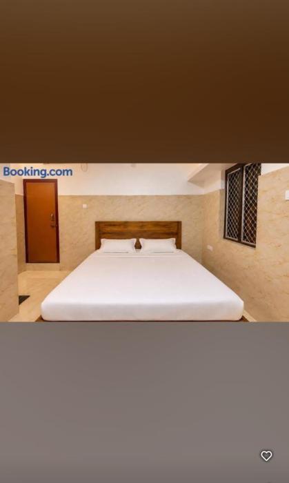 Gourinandan lodge 300m from sea beach 1km from railway station