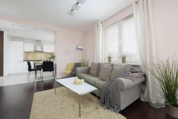 Comfortable Apartment with 2 bedrooms and Balcony in Warsaw by Heyrent