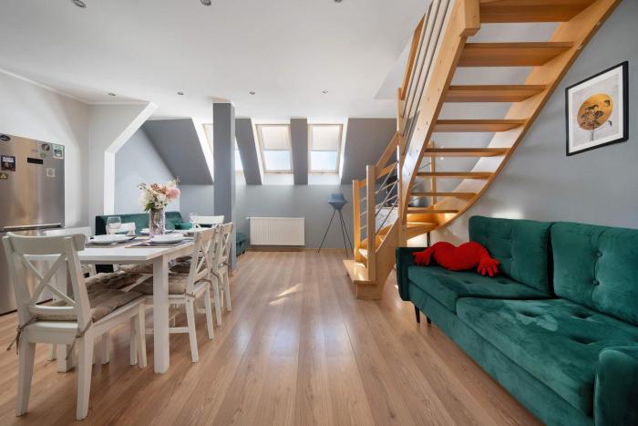 Dwupoziomowy Apartament Blisko Dworca by Heyrent
