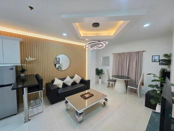 Kandi Tower 1 Unit B-2 Large 1 bed 55sqm Pool Side