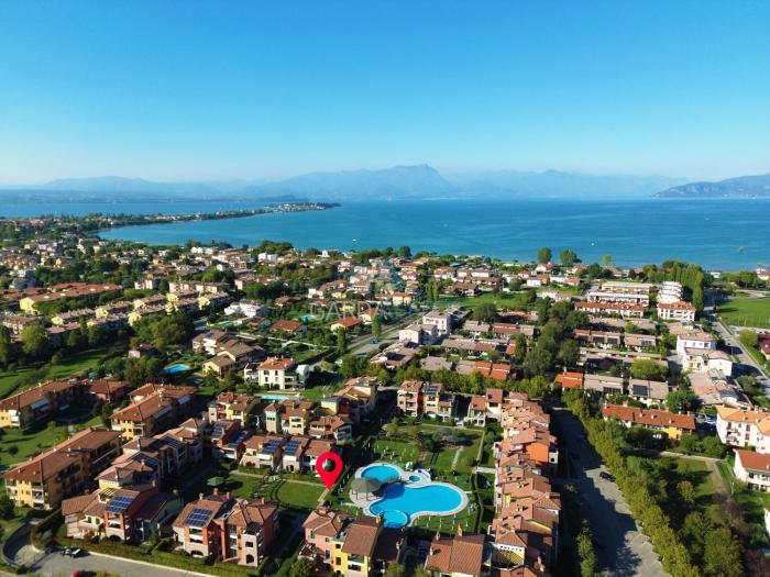 Alma Apartment - Terrazza vista piscina e relax a Sirmione