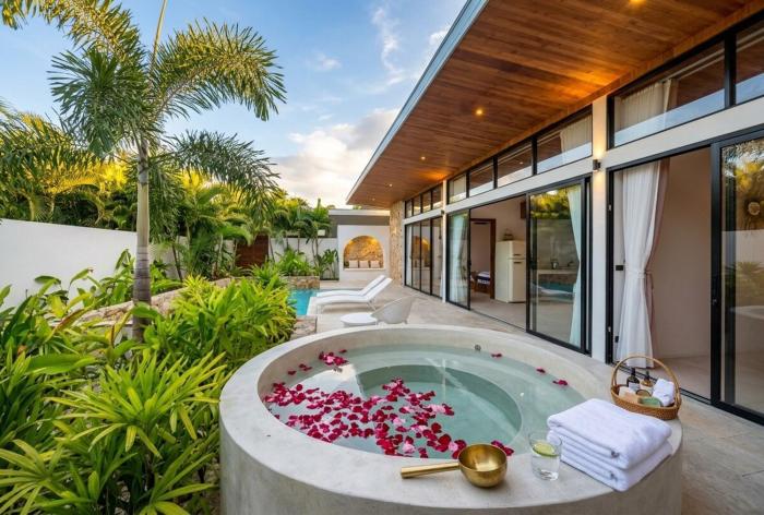 Tropical Cozy Villa with Outdoor Bath