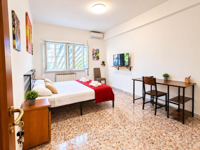 Room with Private Bathroom, Independent Entrance