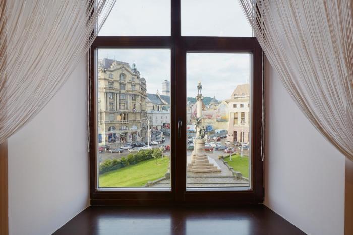 Apartment Mitskevycha Square 5