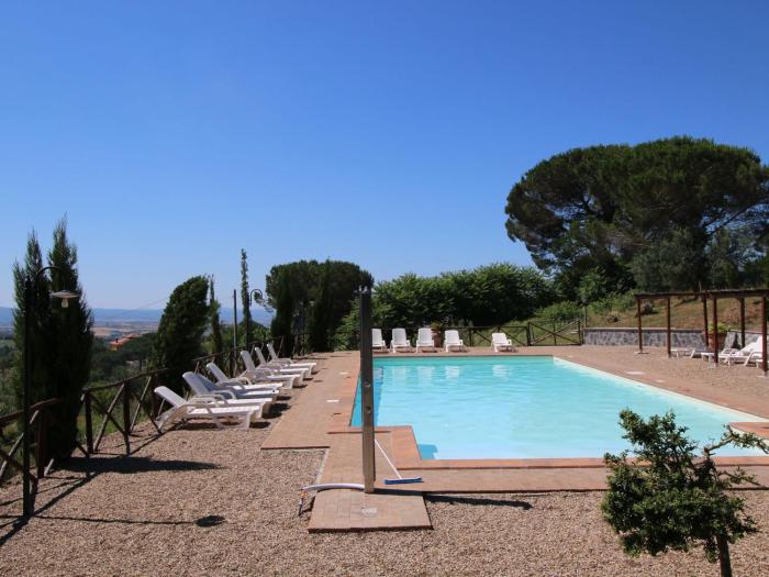 Farmhouse in Lazio with Lake Bolsena Views
