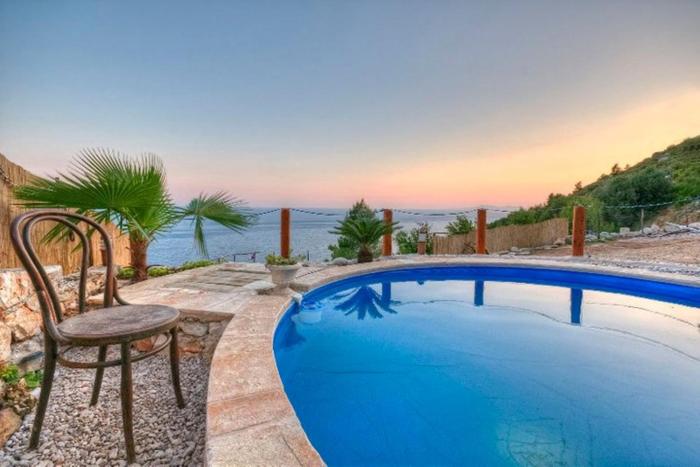 Holiday Getaway Caric