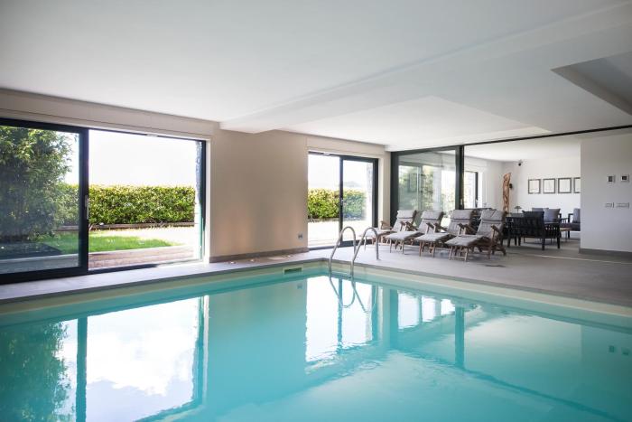 SUITE & POOL-Como House-160 mt-Private Indoor Swimming Pool, heatedyear-Private Covered Parking-Private Garden and terrace-Fully equipped Kitchen