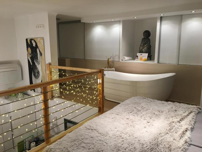 Bridge & Castle Art Apartman